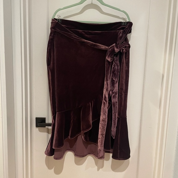 GAP Velvet Faux Wrap Skirt - Picture 3 of 9